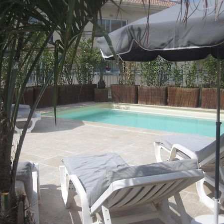Brit Hotel Confort Le Revest Sainte-Maxime Exterior foto