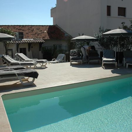 Brit Hotel Confort Le Revest Sainte-Maxime Exterior foto