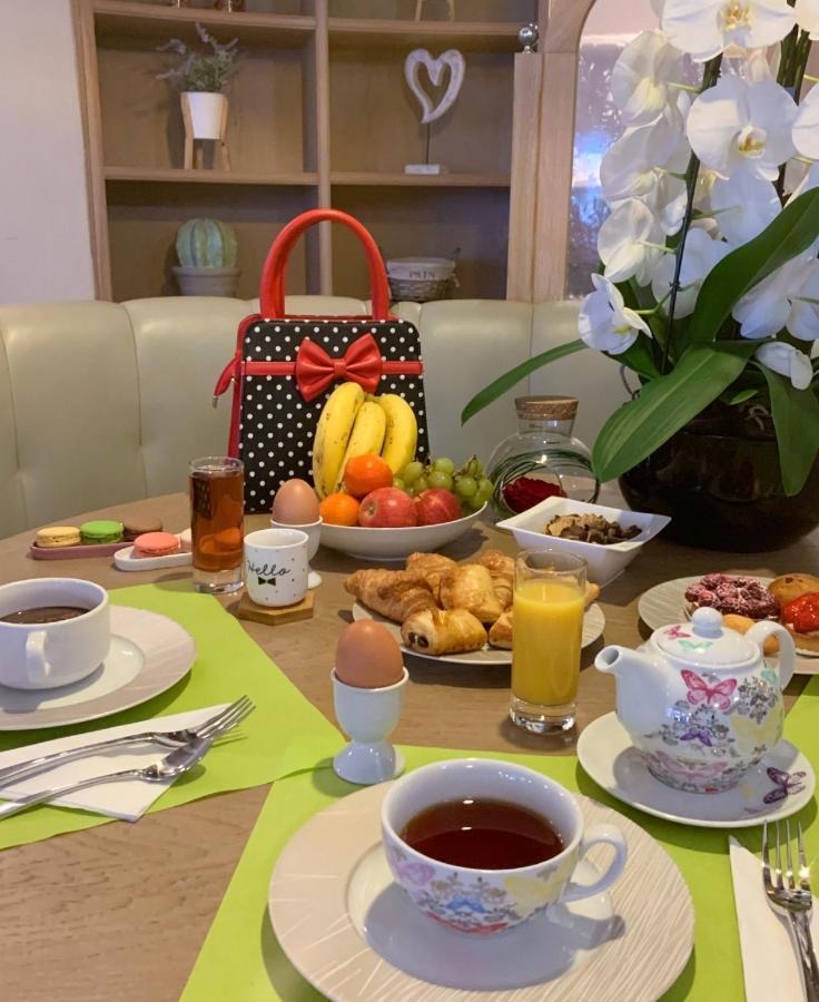 Brit Hotel Confort Le Revest Sainte-Maxime Exterior foto