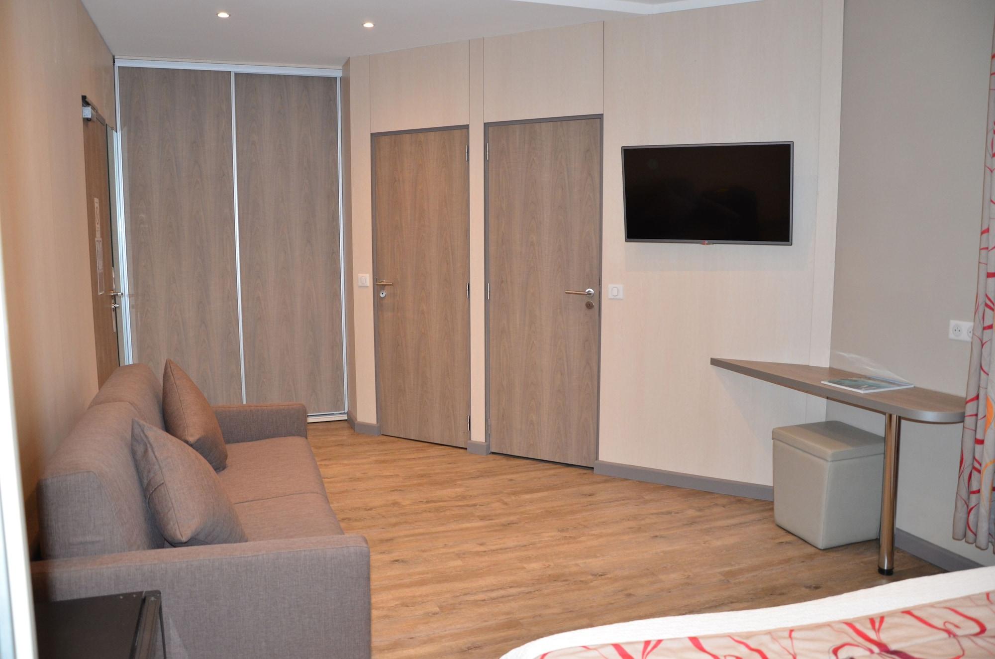 Brit Hotel Confort Le Revest Sainte-Maxime Exterior foto