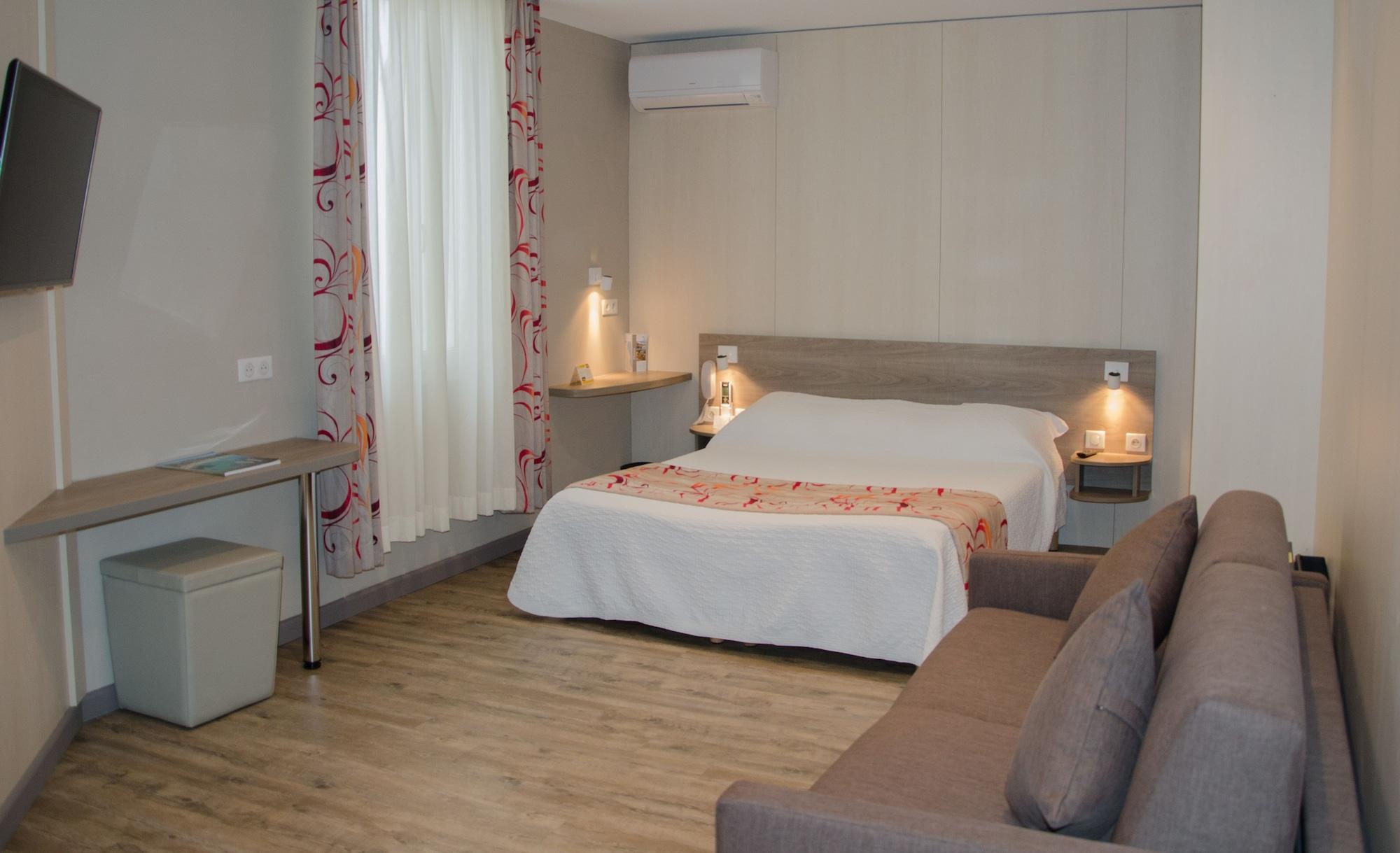 Brit Hotel Confort Le Revest Sainte-Maxime Exterior foto