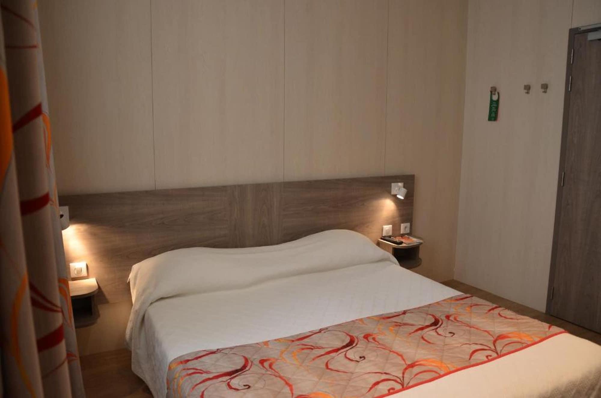 Brit Hotel Confort Le Revest Sainte-Maxime Exterior foto