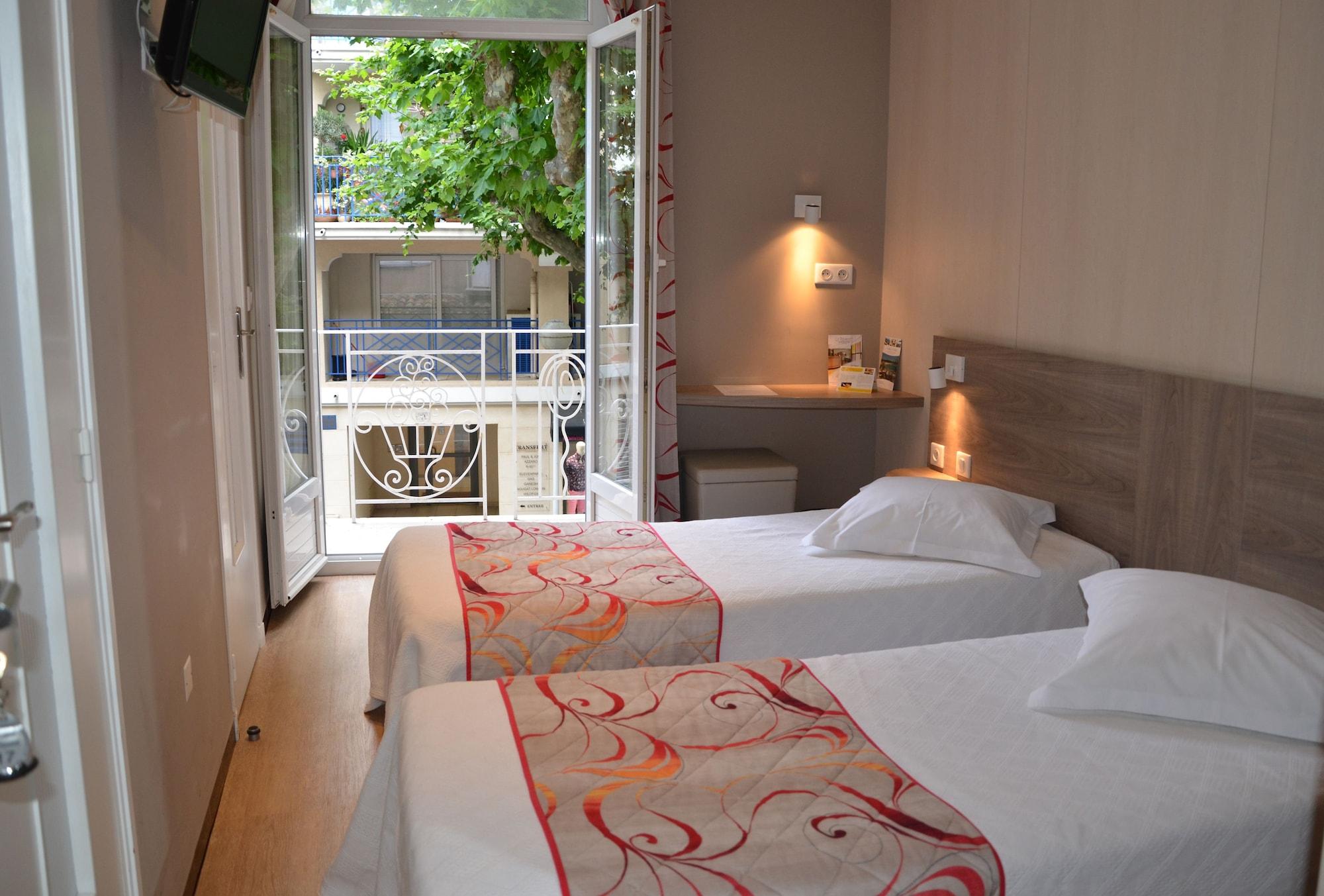 Brit Hotel Confort Le Revest Sainte-Maxime Exterior foto