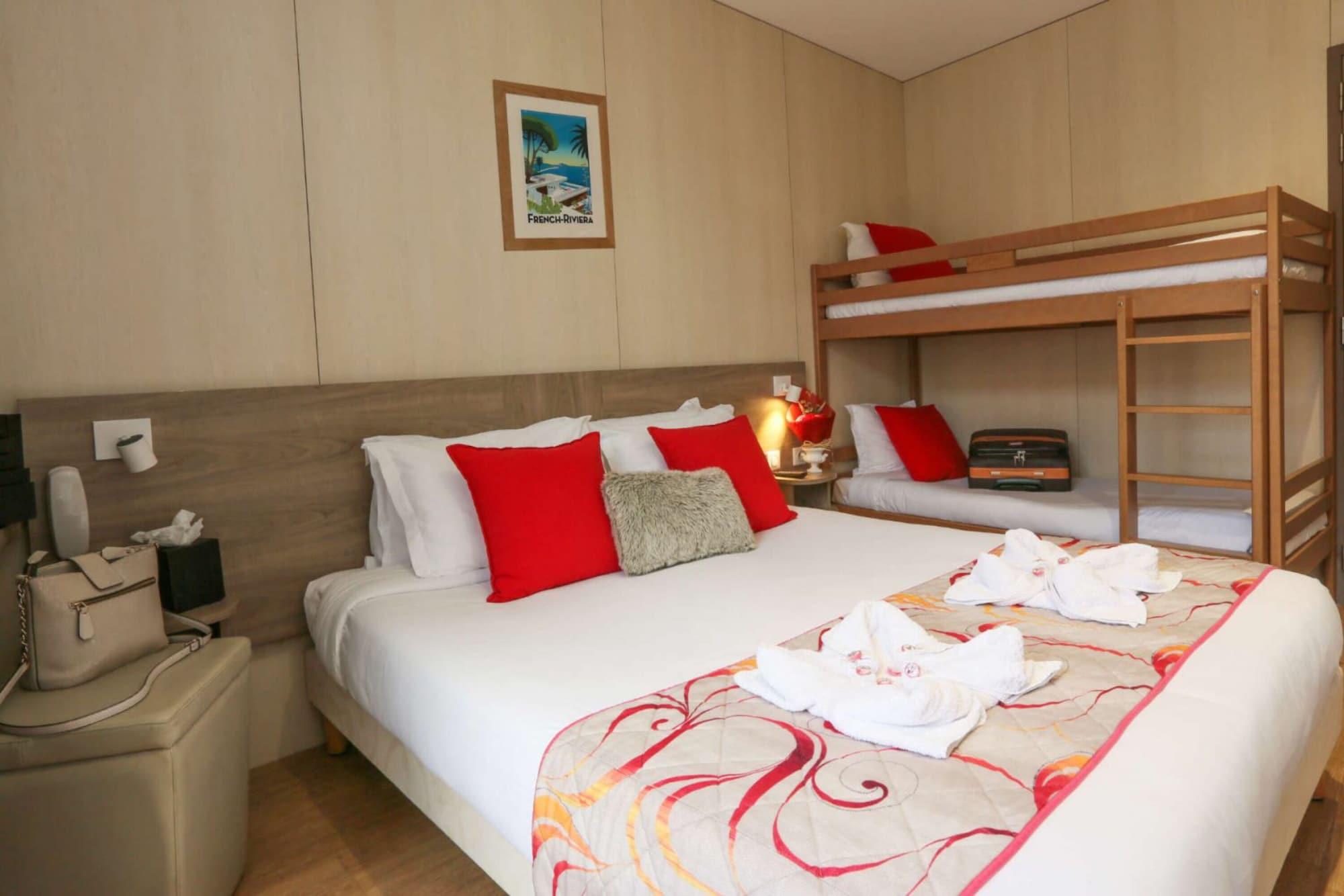 Brit Hotel Confort Le Revest Sainte-Maxime Exterior foto
