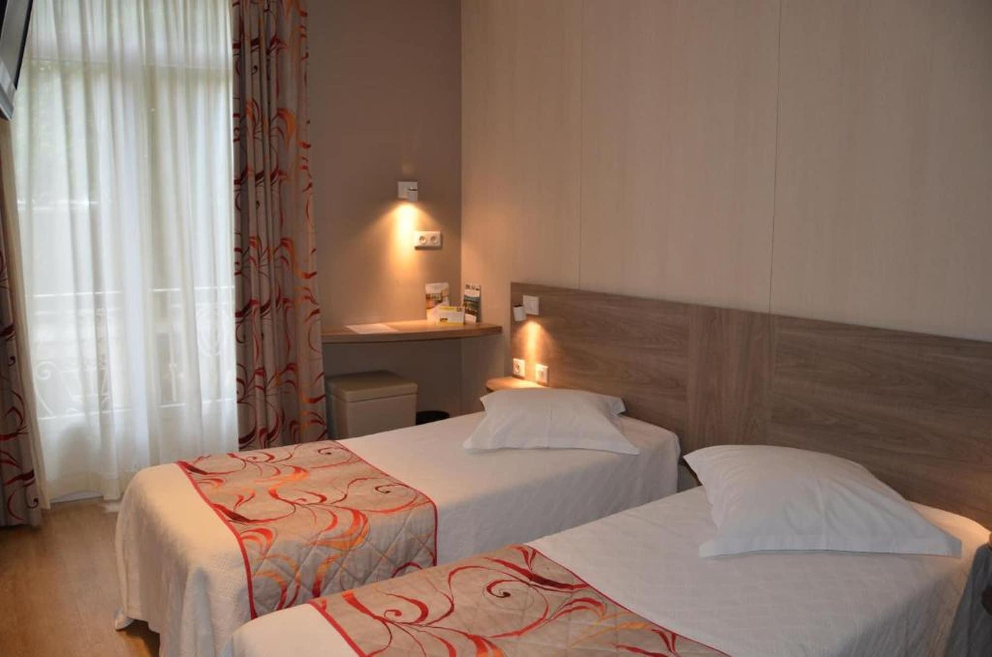 Brit Hotel Confort Le Revest Sainte-Maxime Exterior foto