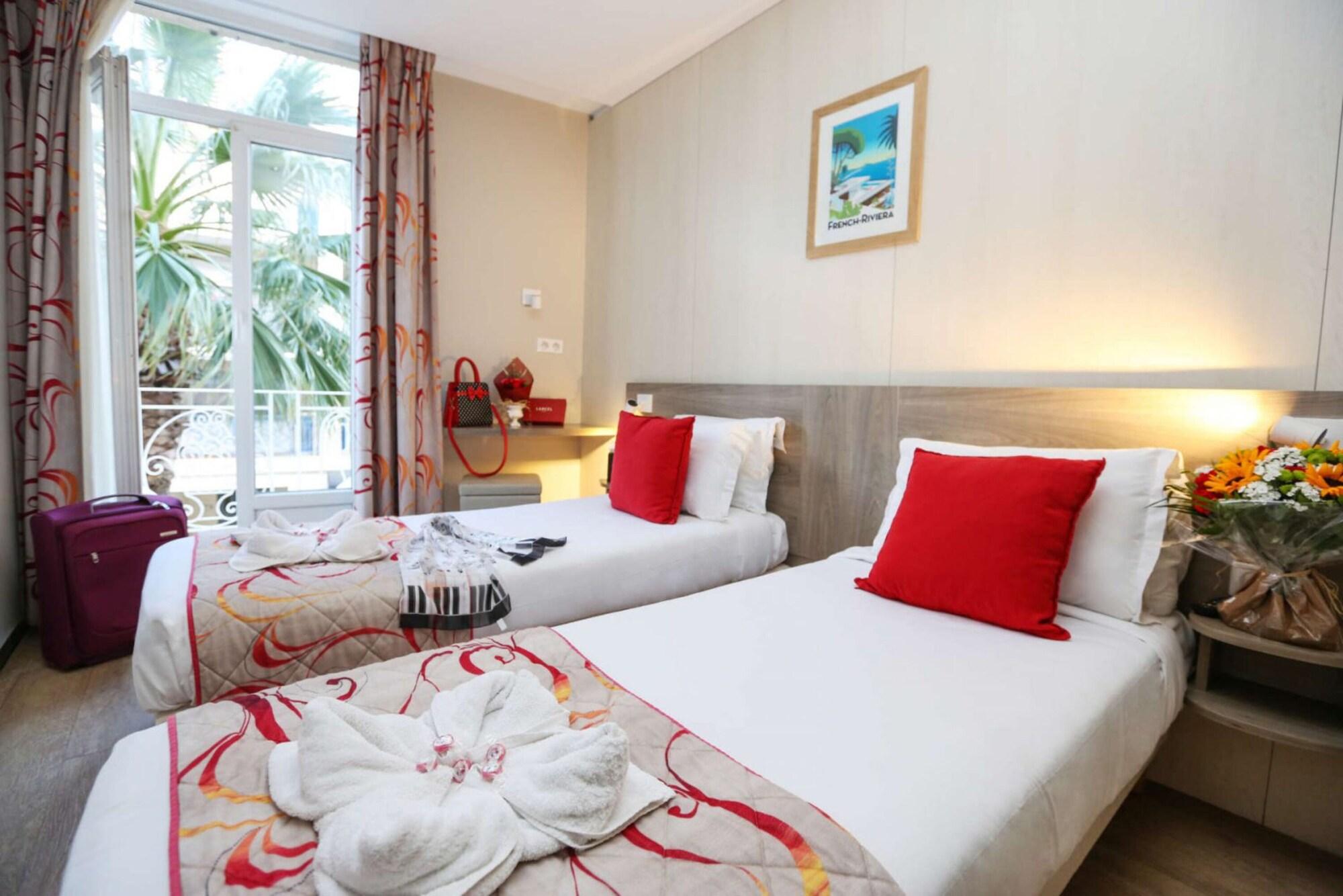 Brit Hotel Confort Le Revest Sainte-Maxime Exterior foto