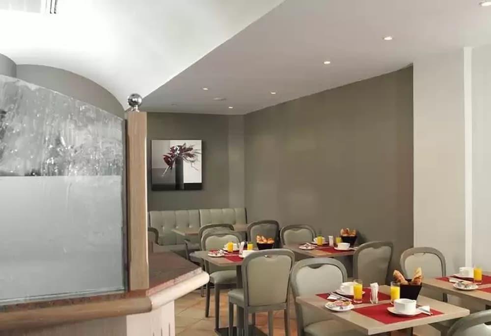 Brit Hotel Confort Le Revest Sainte-Maxime Exterior foto