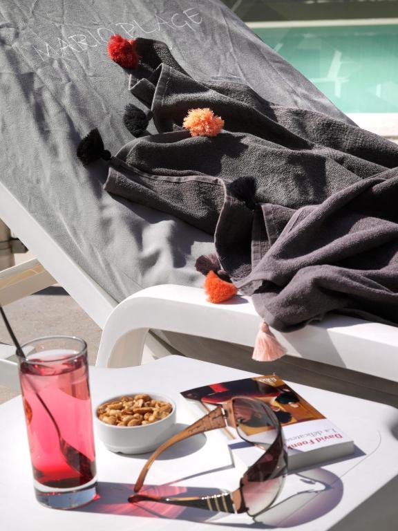 Brit Hotel Confort Le Revest Sainte-Maxime Exterior foto