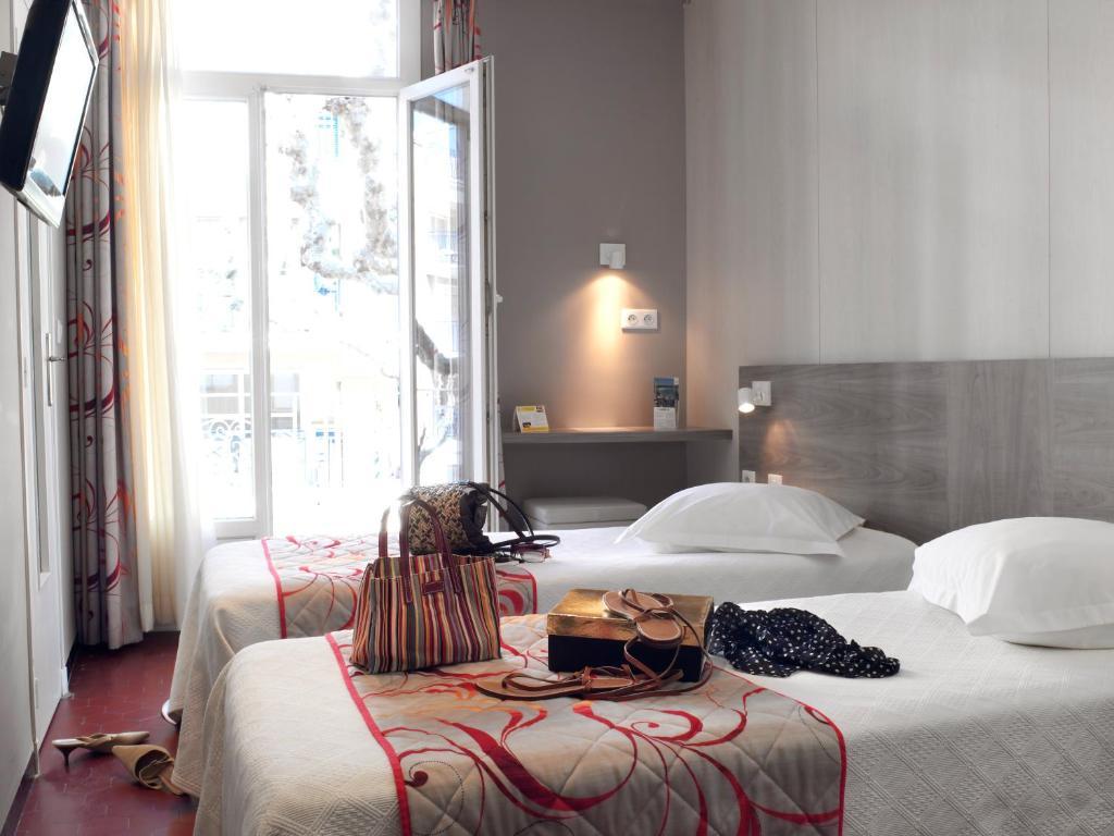 Brit Hotel Confort Le Revest Sainte-Maxime Quarto foto
