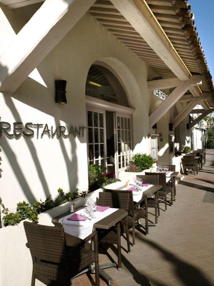 Brit Hotel Confort Le Revest Sainte-Maxime Exterior foto
